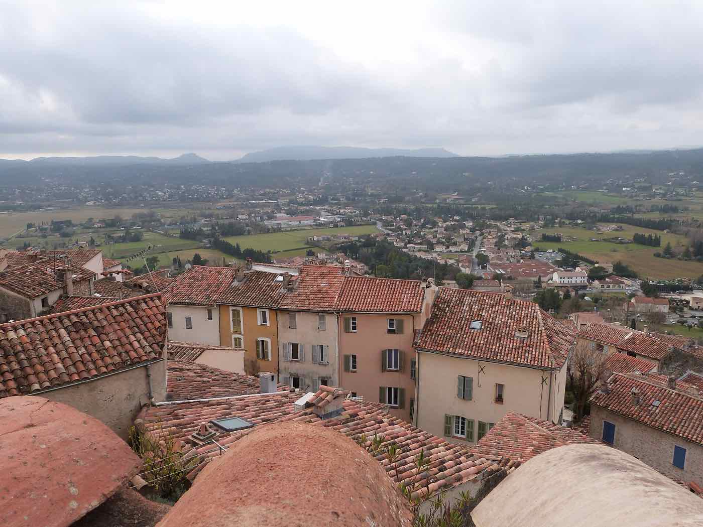 Rooftops of Fayence and the plain below
